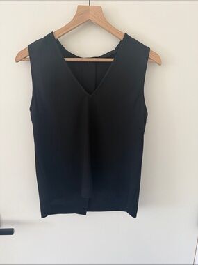Jenni Kayne black sleeveless blouse w/ back buttons size small